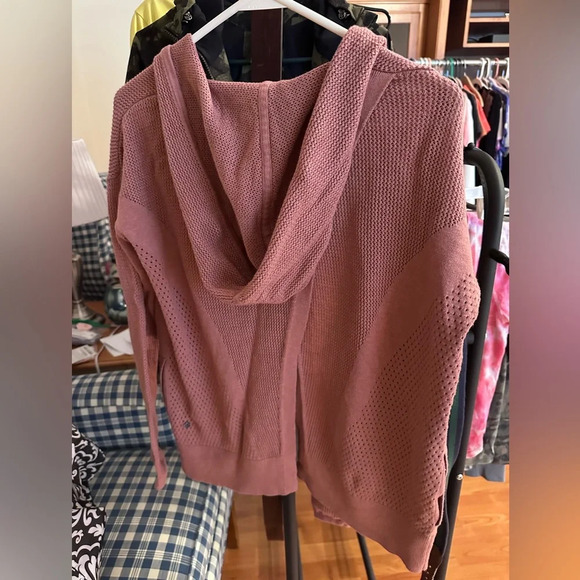 Lululemon Still Movement Wrap
Heathered Quicksand - Picture 9 of 11